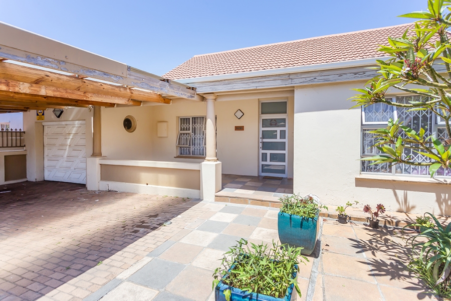 5 Bedroom Property for Sale in Wynberg Western Cape